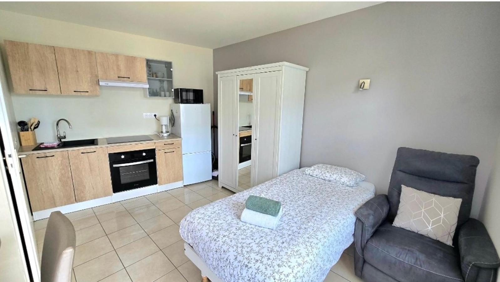 Residences Les Sansonnets "Appartements & Studios" Jonzac Exterior foto